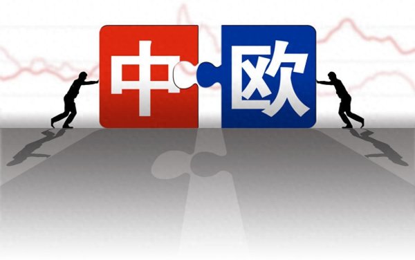 点登富 美欧协议暗指中国! 27国集体跪下, 川普不来阅兵, 反而对华提要求
